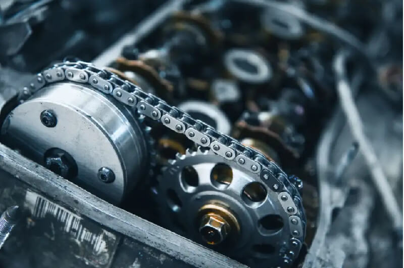 engrasando banda de distribución